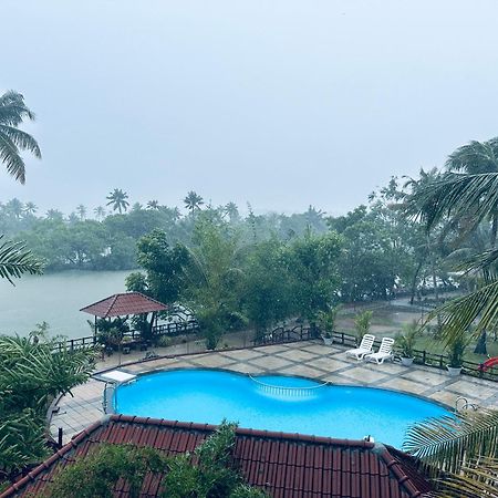 Lake N River Resort Munroe Island Mundrothuruth Exterior foto