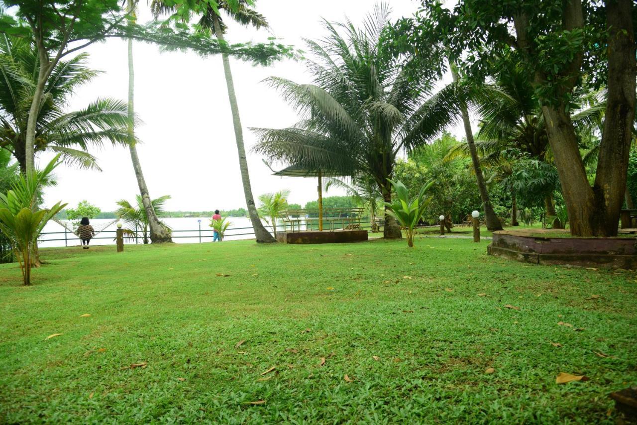 Lake N River Resort Munroe Island Mundrothuruth Exterior foto