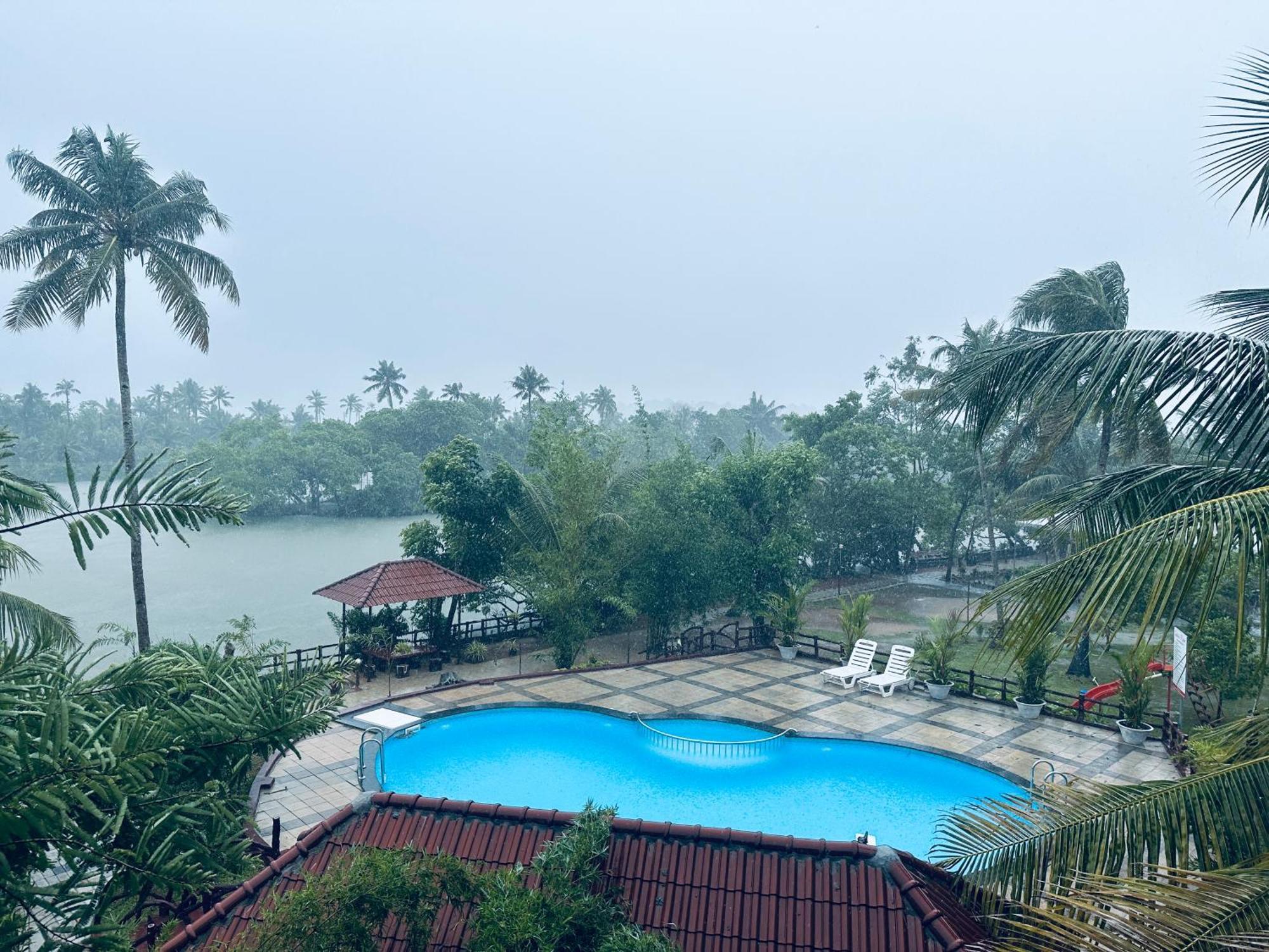 Lake N River Resort Munroe Island Mundrothuruth Exterior foto